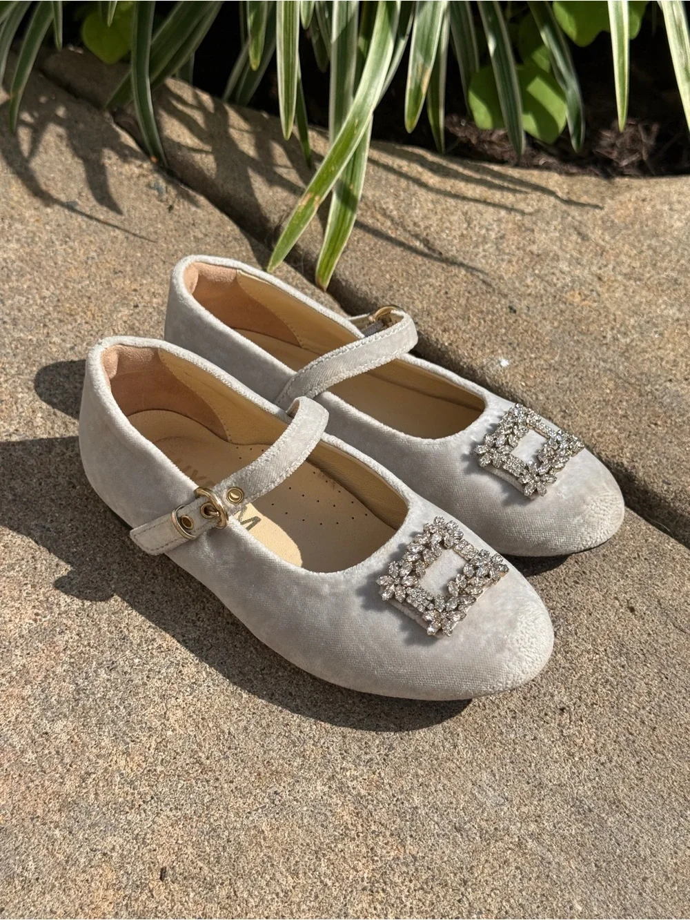 Luxelim sz 28 Lila Velvet Shoes  Perla gray with crystal-buckle